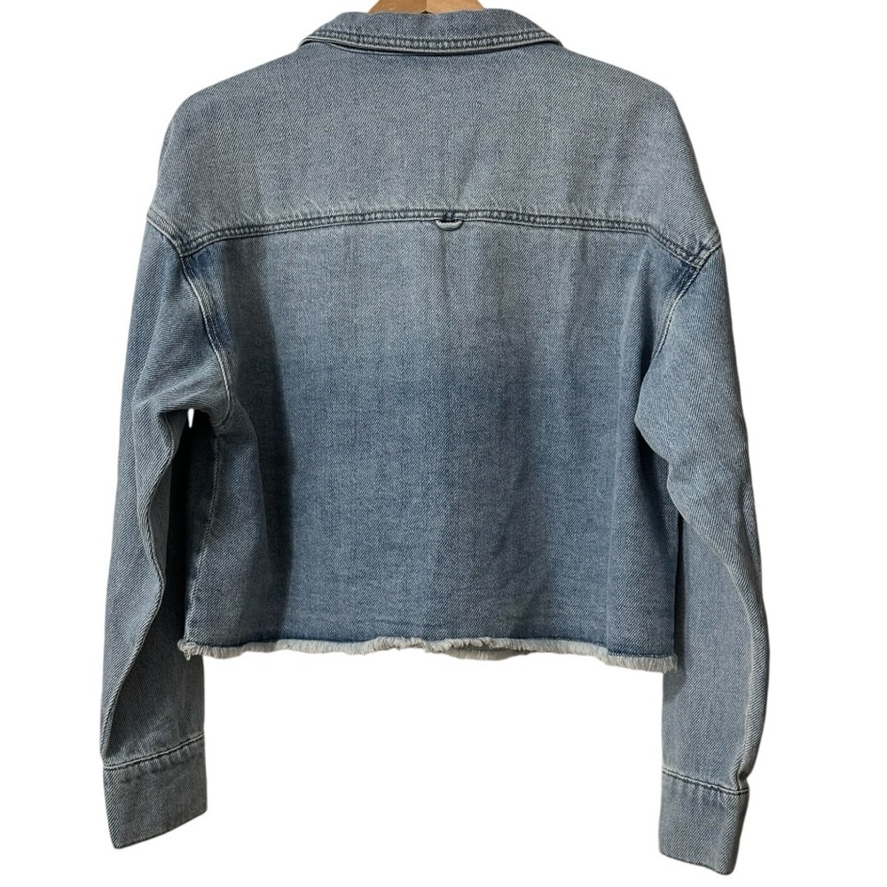 KUT from the Kloth NWT Stormi Raw Hem Medium Wash Crop Denim Shirt Jacket - Picture 5 of 14